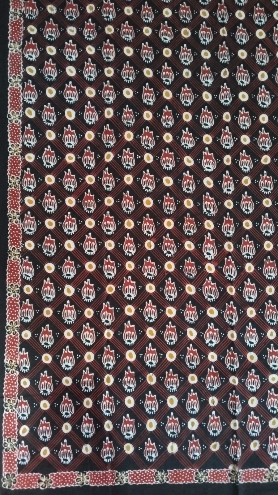 Motif batik tulis telor bawang
