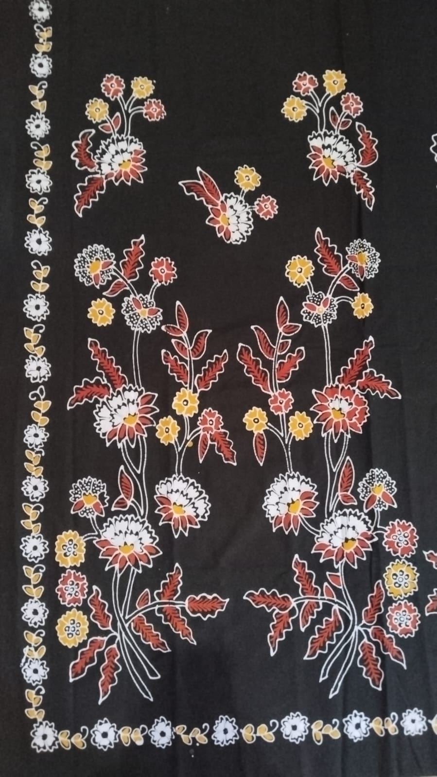 Motif batik tulis bunga mawar
